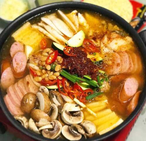 budae chigae nama makanan sup daging mie instan korea