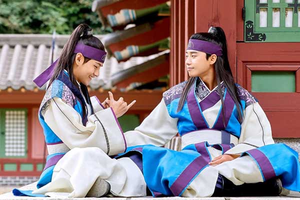 quiz kpop idol drama korea v bts pemain kdrama Hwarang: The Poet Warrior Youth viu img